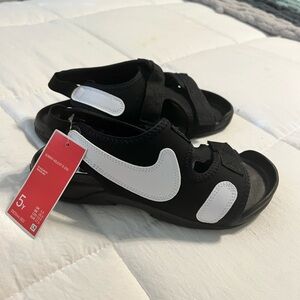 Nike Black and White Sandals size 5y NWT